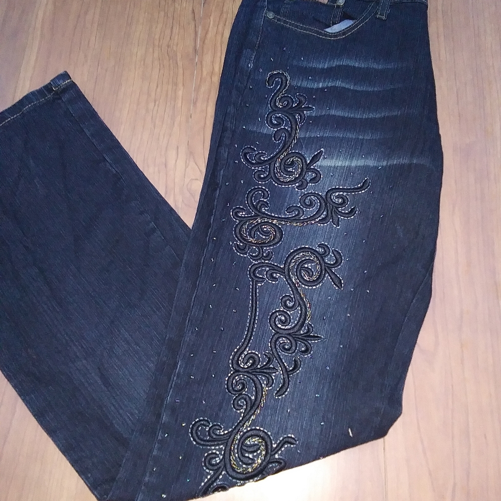 NWOT Juniors "Old Valley jeans" embroidery leg